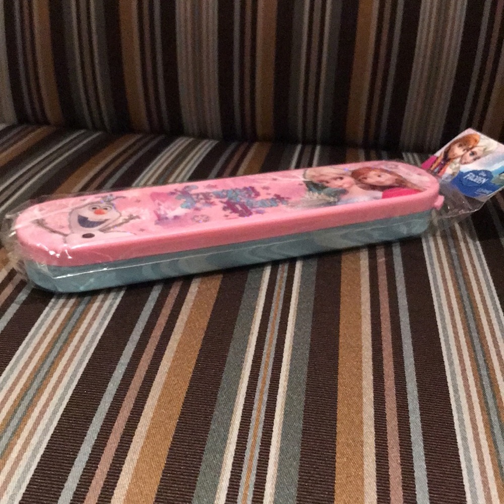 NWT Disney Frozen utensil case plastic box - Picture 2 of 13